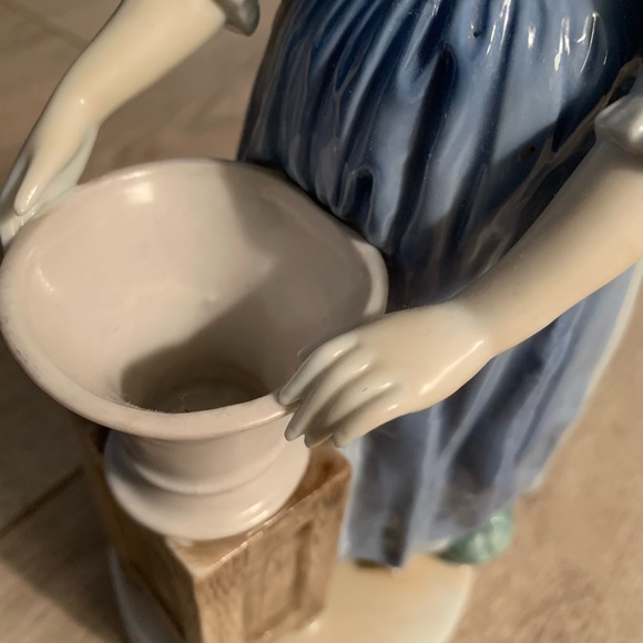 Andrea by Sadak Porcelain Figurine of Woman w/ Her Hands on a Bucket. - Picture 9 of 12